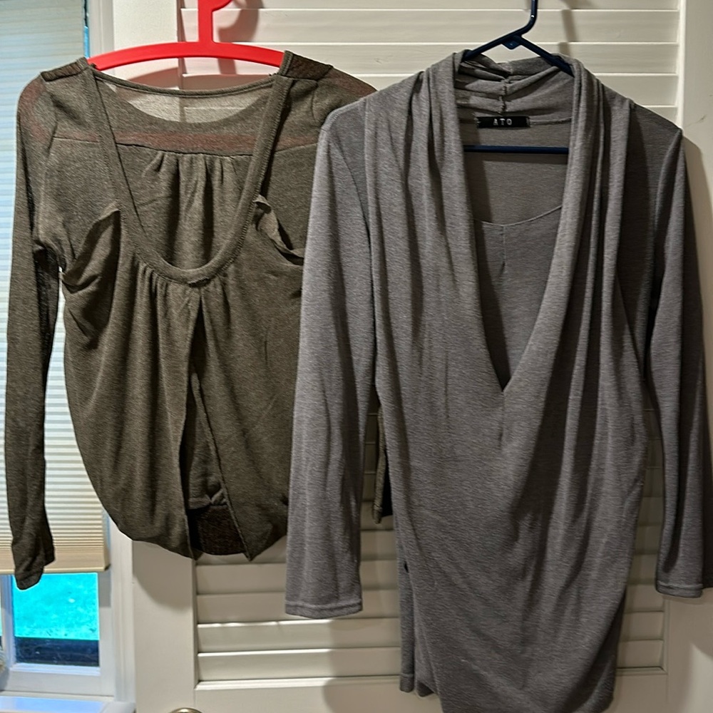 Two knit tops in brown and gray